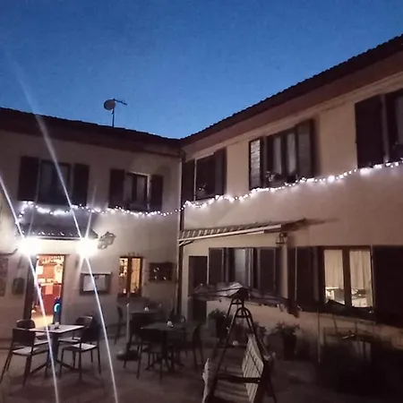 Хостел Desdemona House Pub Castellino Tanaro